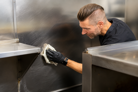 How to Reduce Grease Splatter on Commercial Flat Tops